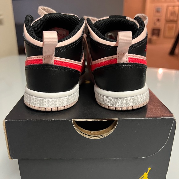 JORDAN - 1 MID 7C TODDLER ATMOSPHERE INFRARED 23 BLACK - Picture 8 of 9
